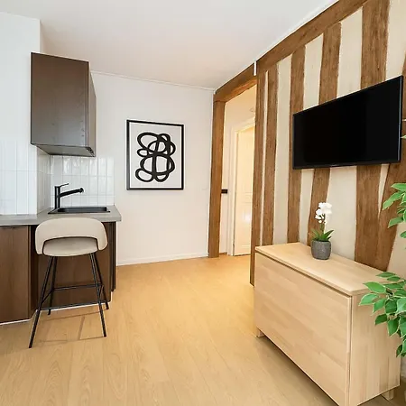 Ideally Located Luxembourg Gardens Апартаменты Париж